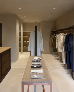 日本草津市女性服装精选店改造丨日本滋贺丨Koyori Architects