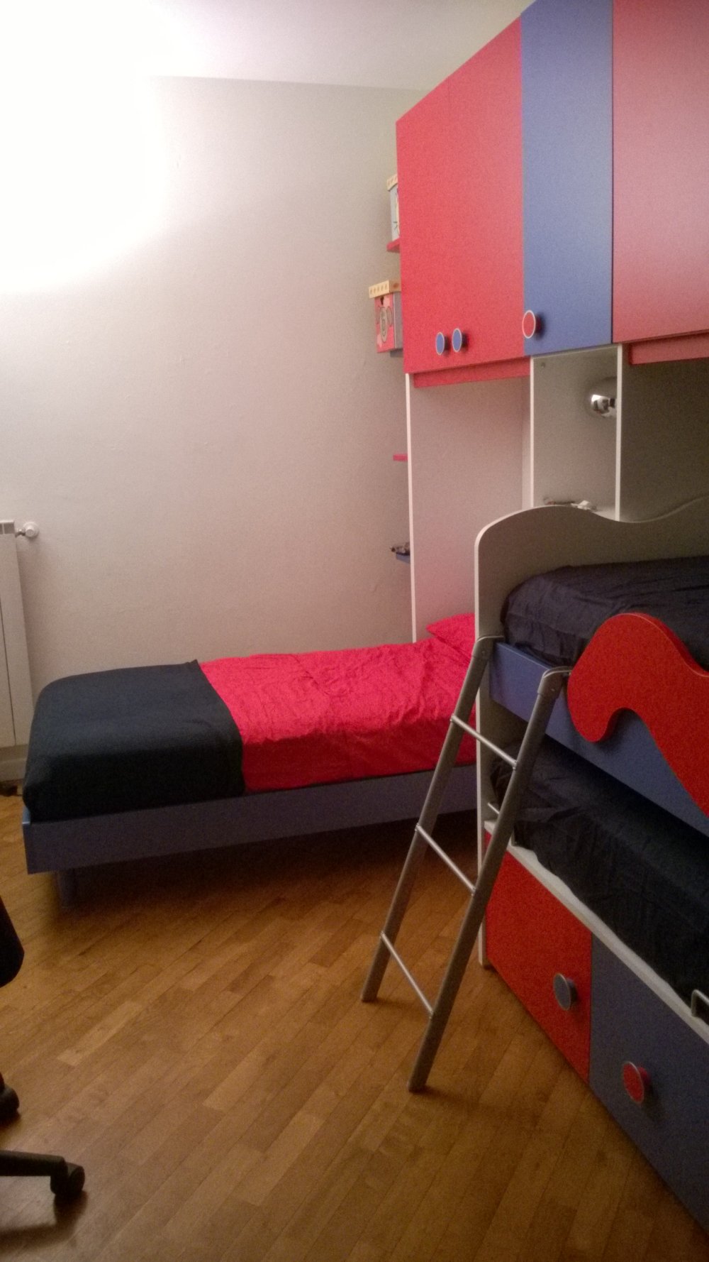 红蓝小卧室,独特设计展现个性魅力-18