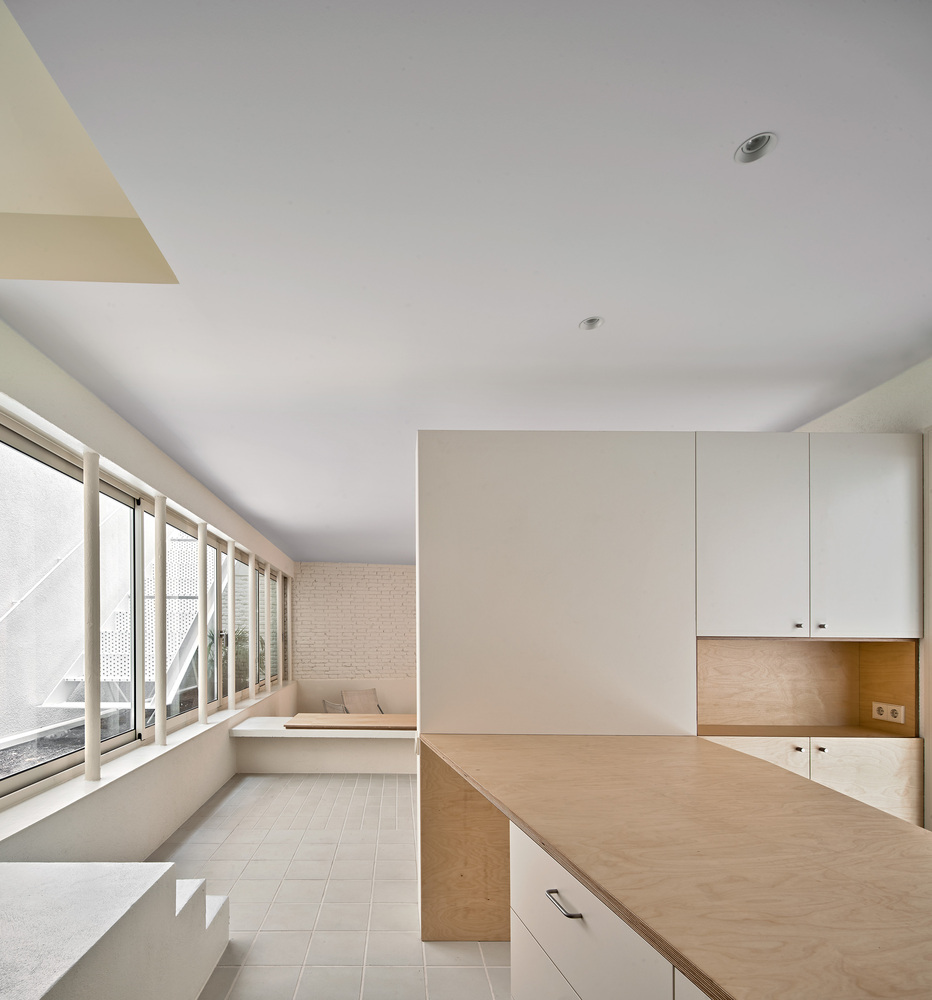 西班牙巴塞罗那 El Farró 公寓翻新丨AMOO-21