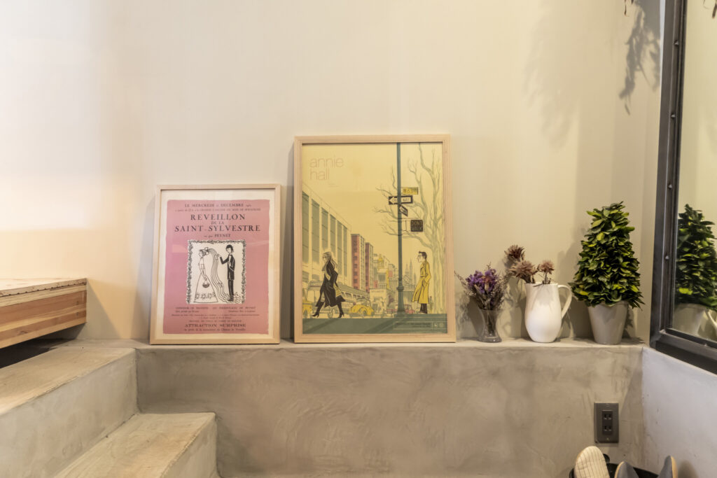 道路沿いの狭小敷地に建てた家　小さな家ながら、光を享受し開放感を感じて暮らす | Architecture | 100%LiFE-12