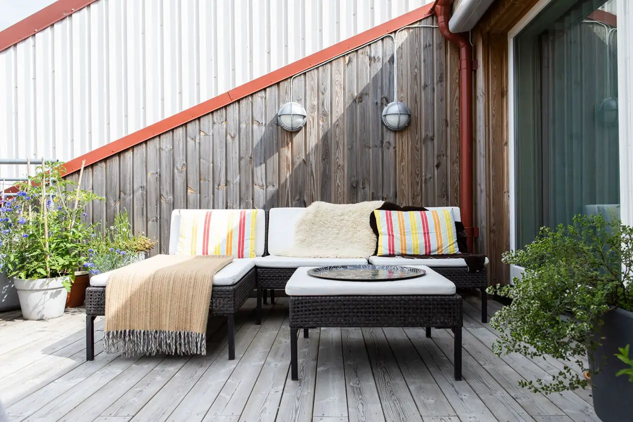 瑞典顶层复式公寓的露天阳台设计-18