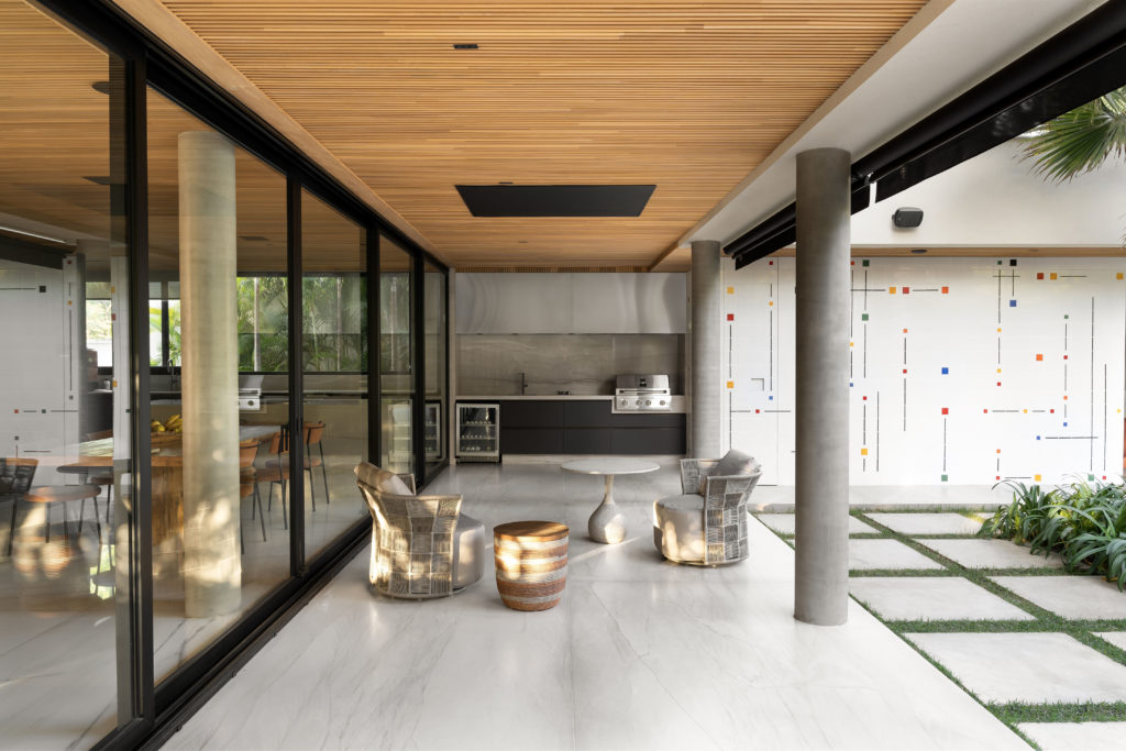 A uma quadra da Lagoa da Pampulha (BH), esta casa com 793m2 de área construída foi projetada do zero - Conexão Decór-7