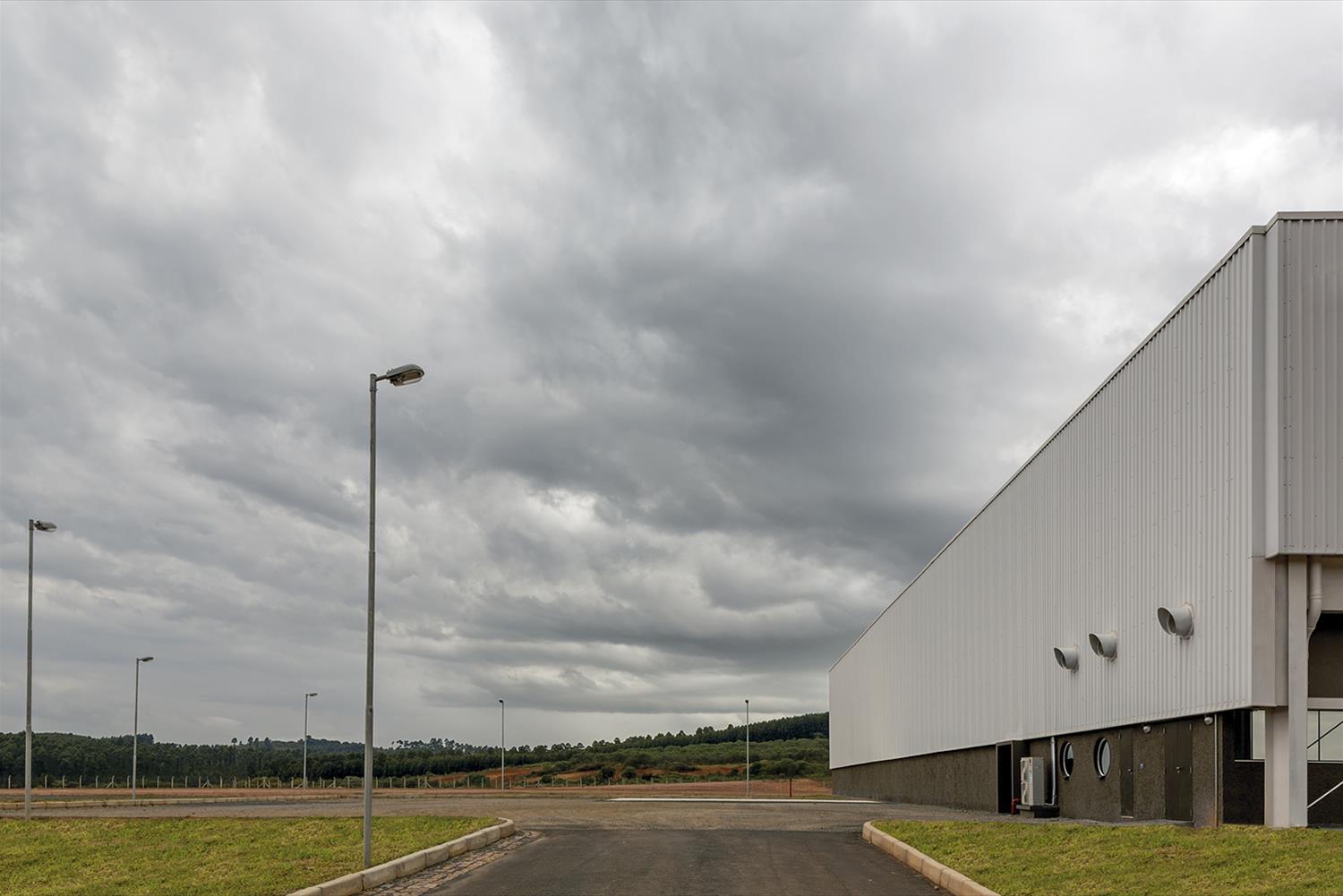 巴西 ThyssenKrupp Presta 工业园,LoebCapote 打造独特工业风格建筑-4