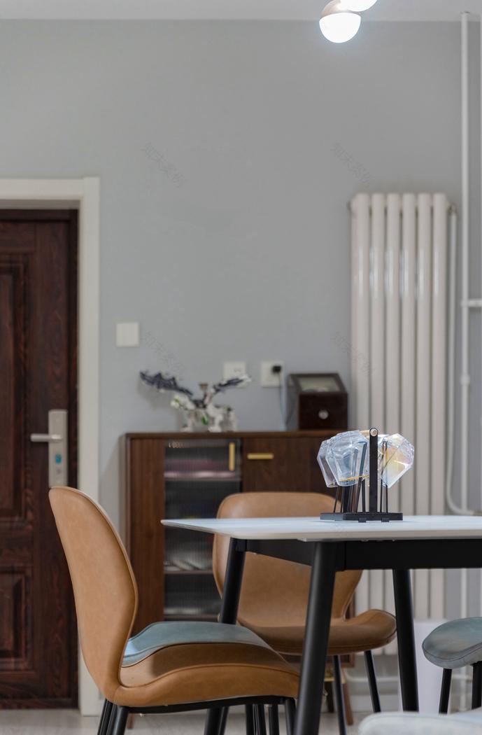 现代简约幸福三口之家平层设计-10