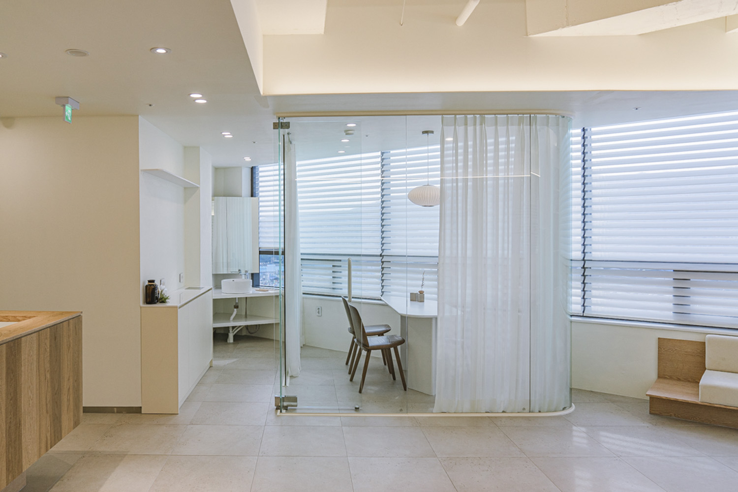明亮简约的 55 平米牙科诊所设计-6