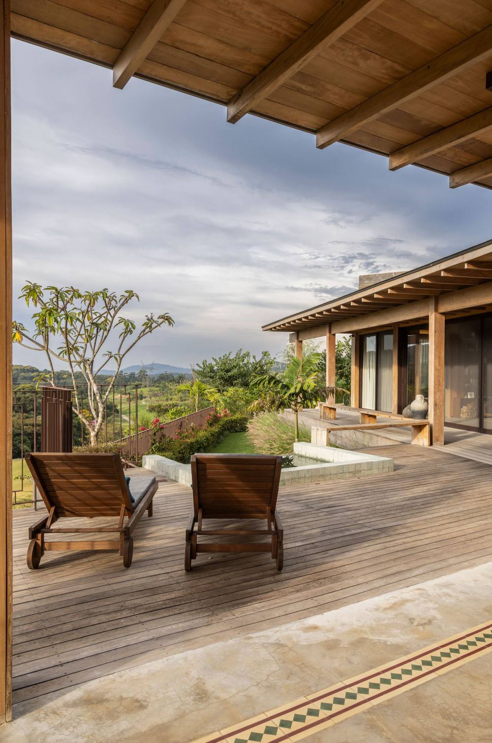 与地形融为一体充满活力的回旋镖乡村别墅设计丨IN HOUSE建筑和室内设计团队-39