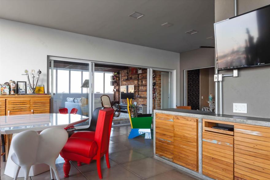 建筑师 Nautilo 巧妙融合工业风格,打造巴西 360 度公寓-6