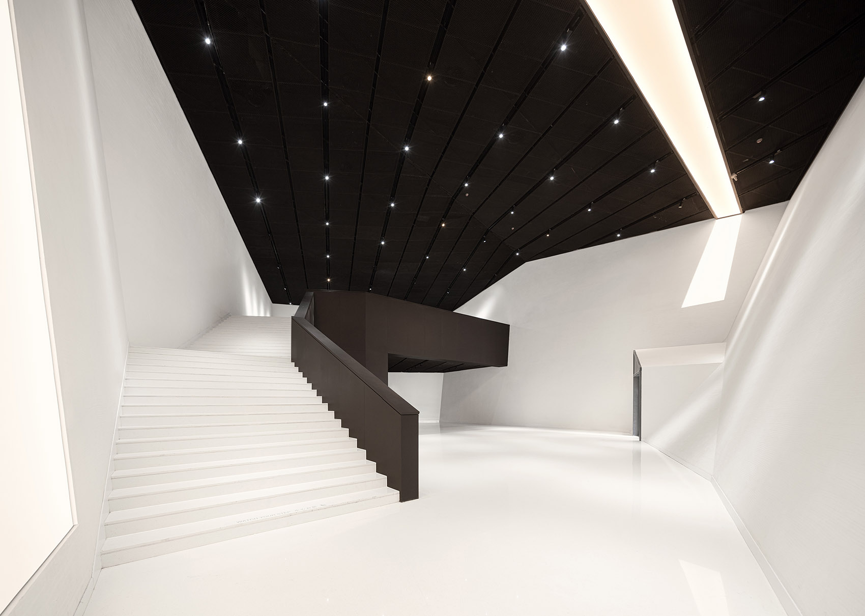 云南东风韵艺术中心 | 红土地上的现代石雕艺术-76