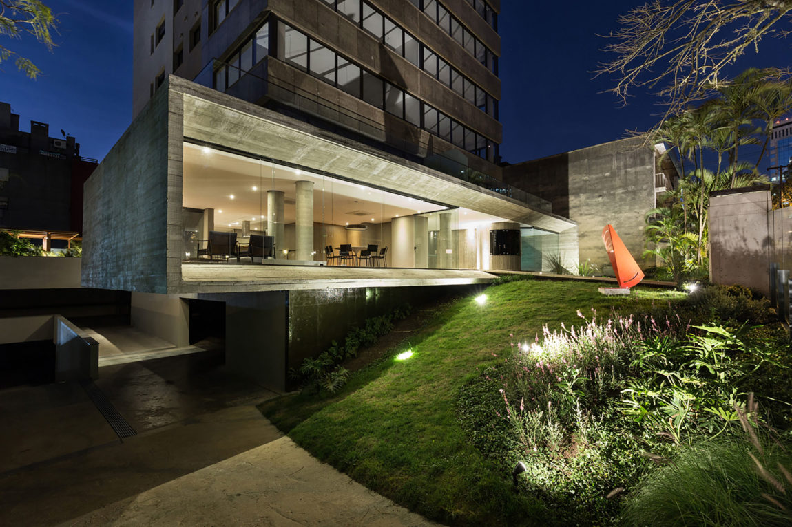 巴西博萨俱乐部现代住宅 | 混凝土与玻璃的精致融合-40