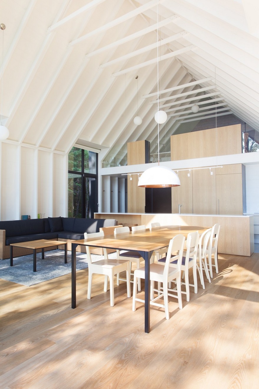 YH2 Designed a Charming Family Cottage on the Shores of a Lake-26