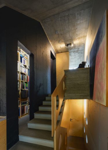 Uska kuća（窄屋）丨克罗地亚萨格勒布-54