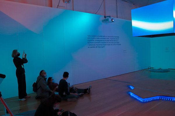 回声，一座城市的反射（注：refle·os推测应为reflejos，西班牙语反射、反响之意） -44