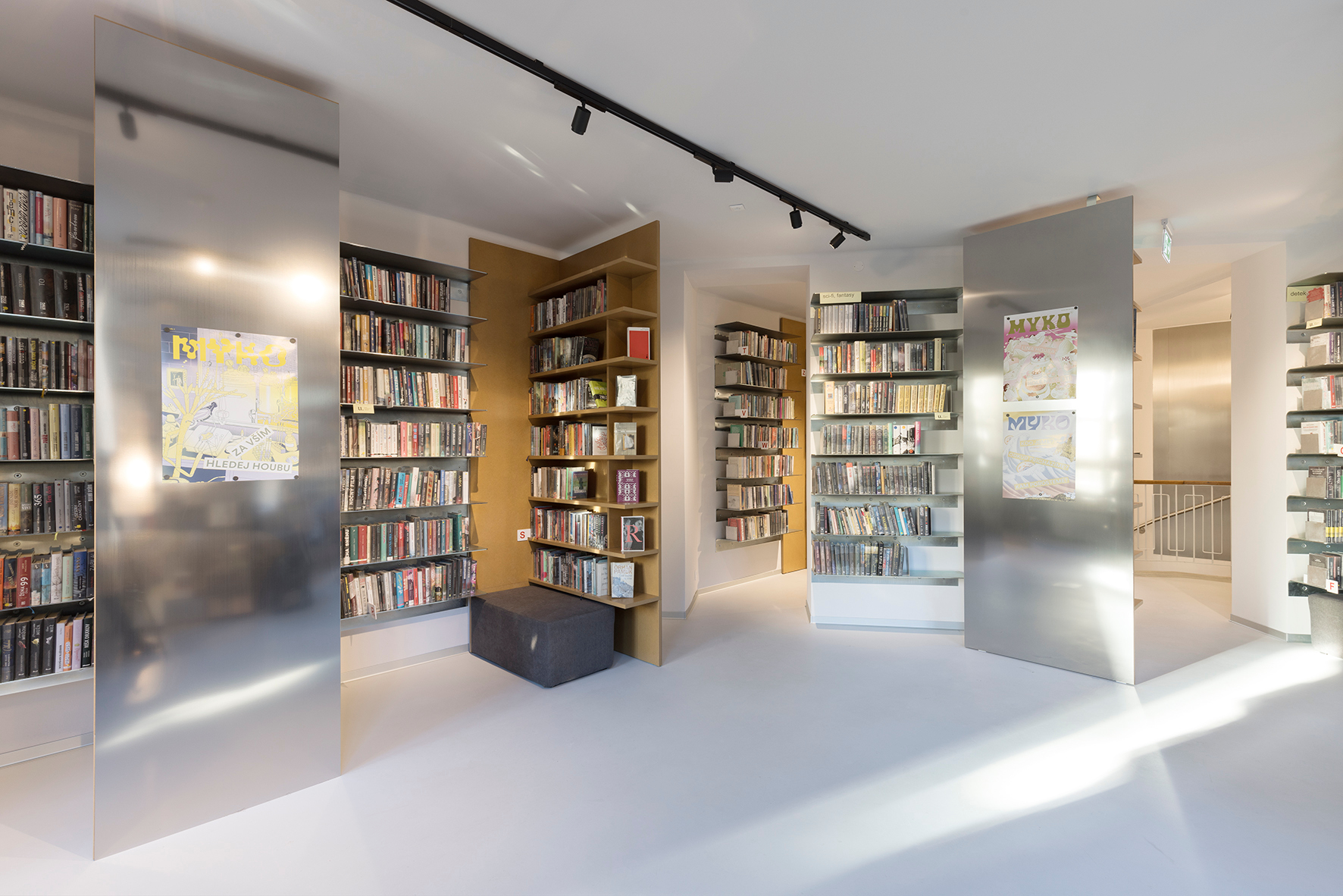 旧市政厅改造为社区图书馆丨斯洛伐克布拉迪斯拉发-45