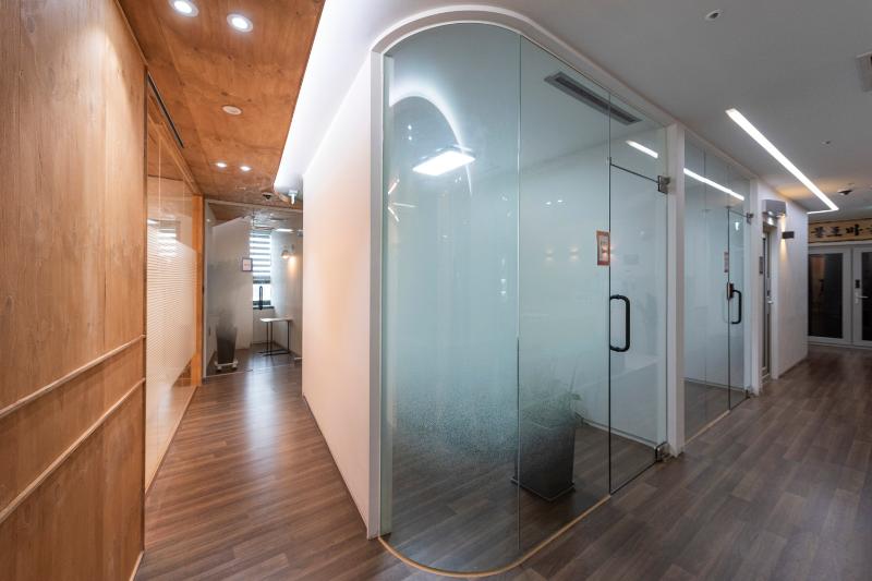 86 平共享办公空间，简约艺术的创作舞台-8