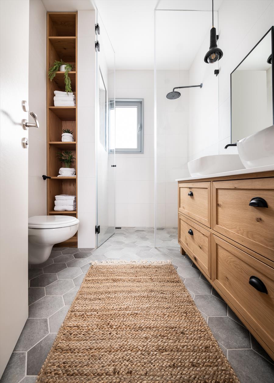 狭长的拉脱维亚式公寓精致设计丨室内设计师塔利·科恩·利德-50