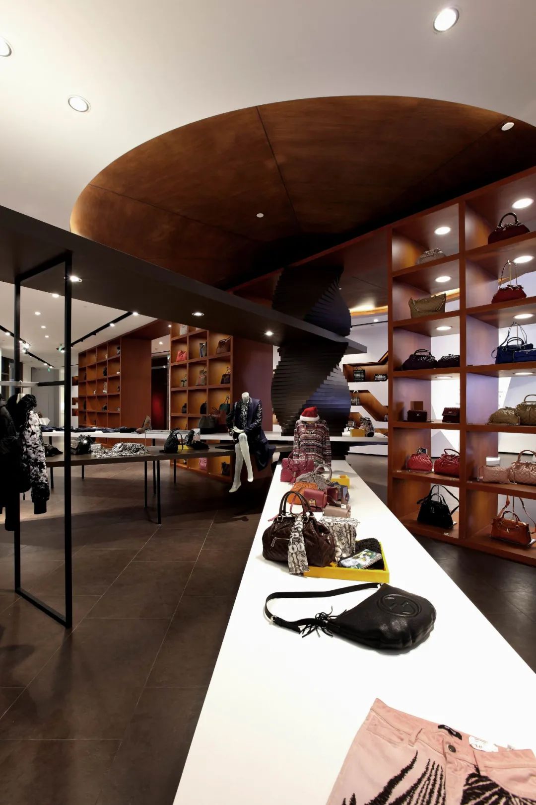 摩登几何,木融设计打造高端奢侈品店-52