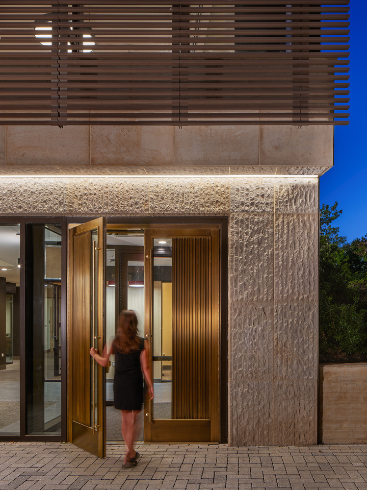 
          Kelly Hall - SCB - SCB
      -13