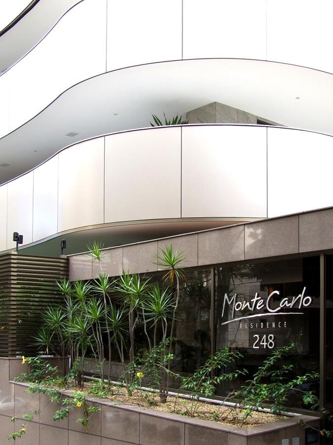 巴西 Monte Carlo Residence | 奢华建筑与自然元素的完美融合-8