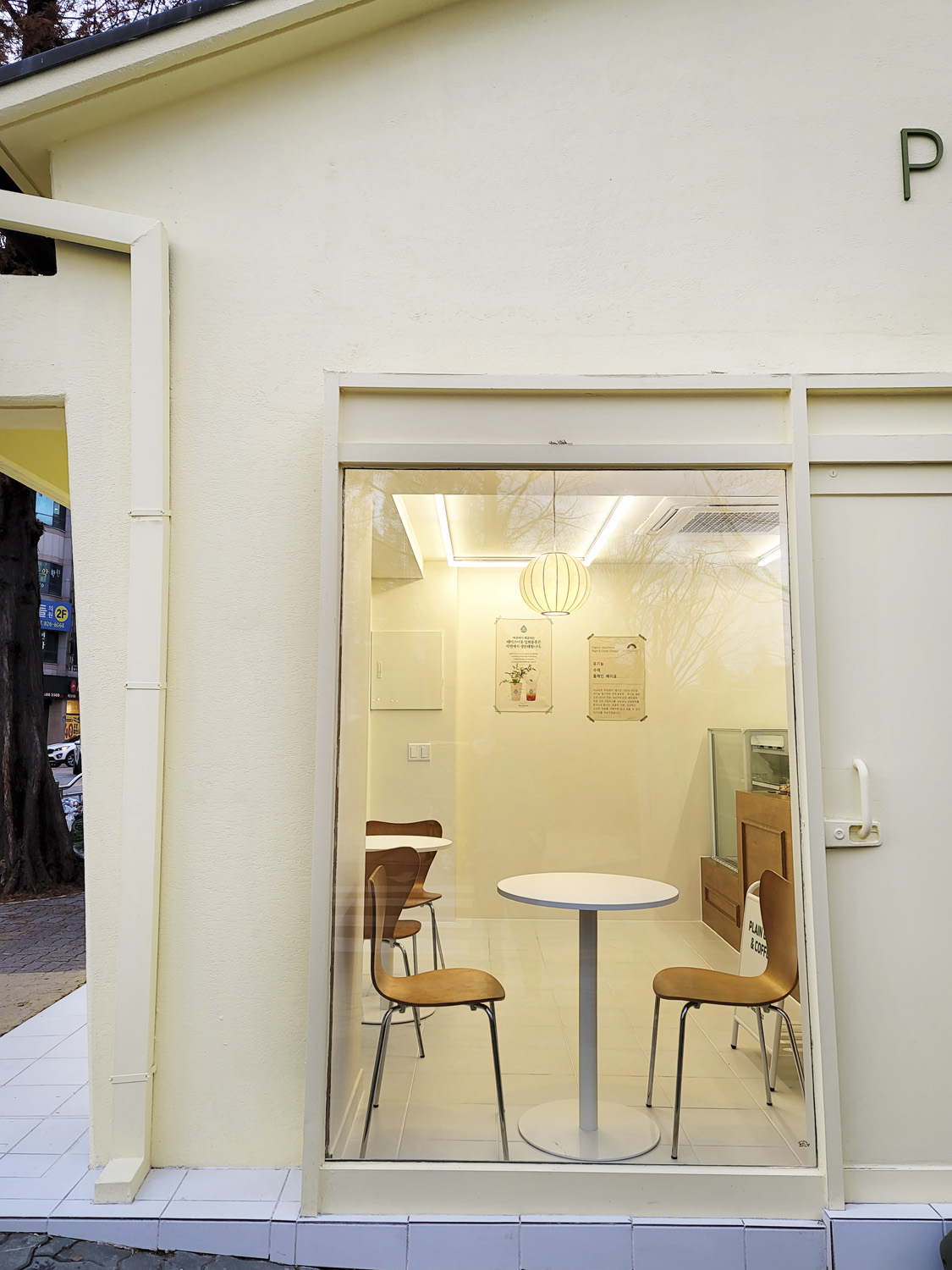 首尔 8 坪可爱面包店，专业室内设计打造温馨空间-3