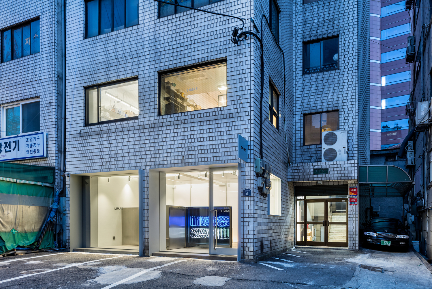 利马斯旗舰店-37