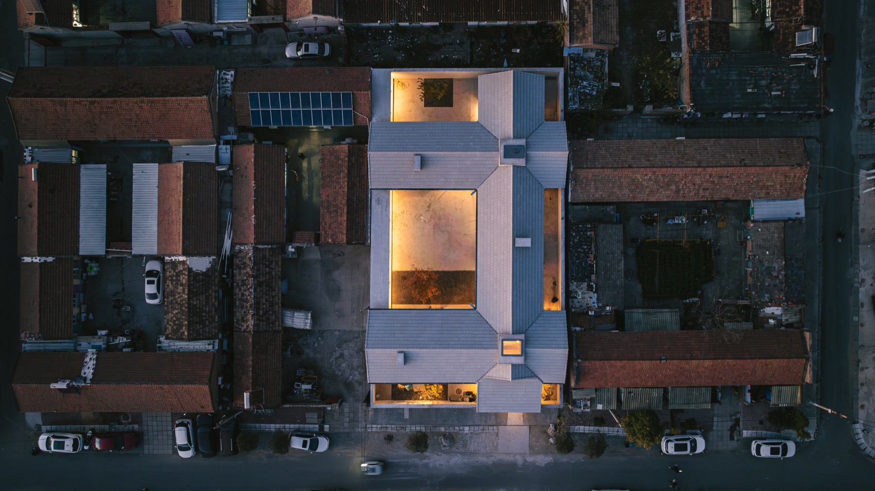 十字交叉之家 – 一朵屋面下的安顿与穿梭丨中国北京丨察社办公室-40