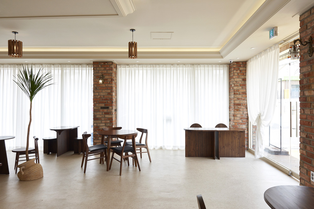 白色与木色，打造温馨的 24 平米咖啡厅-11