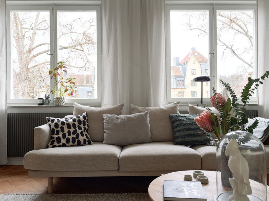 原木与灰色共舞,打造独特斯堪的纳维亚风格公寓-13