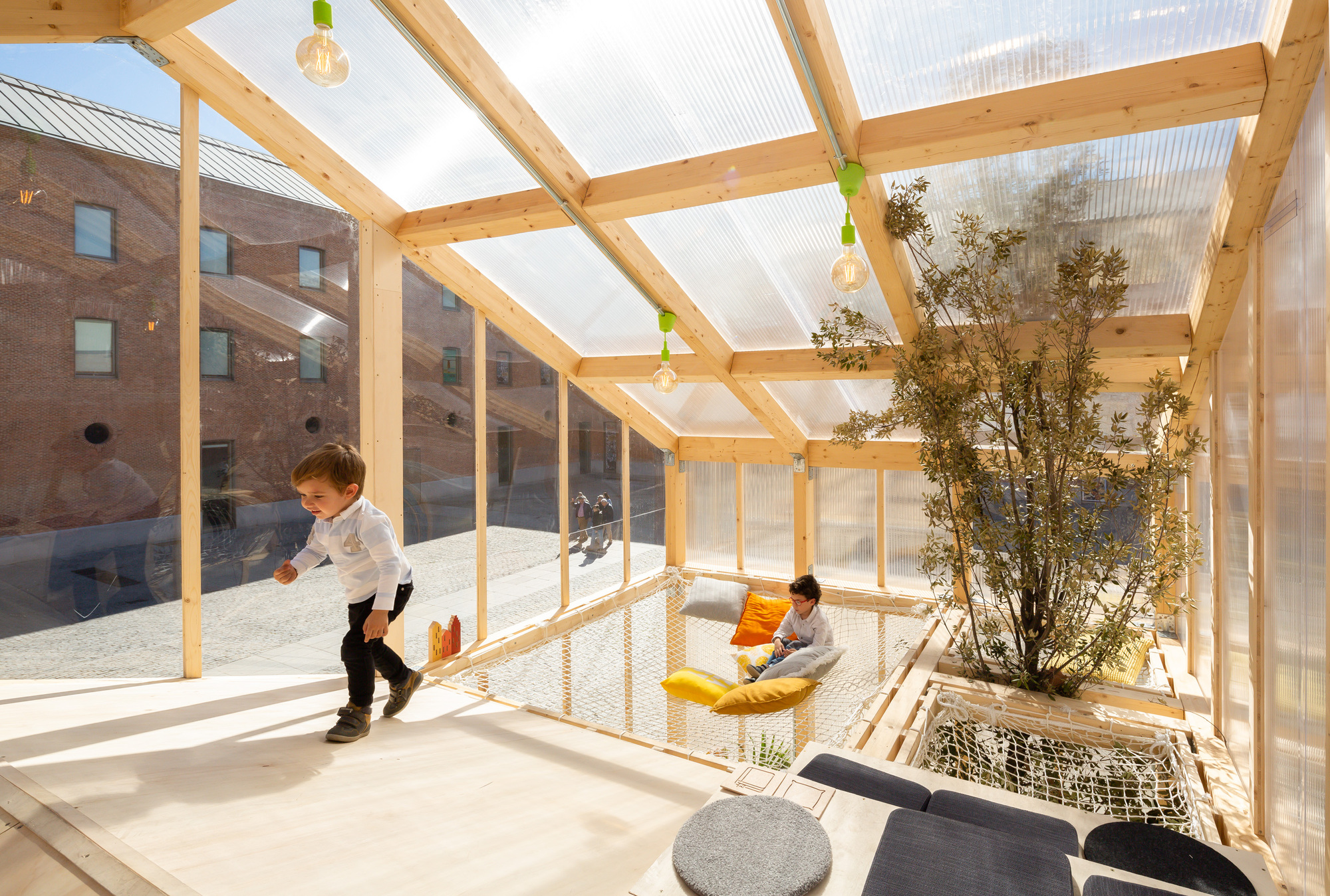 Urban House Installation / MYCC-9