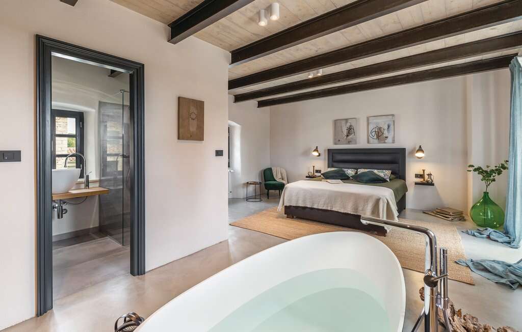 克罗地亚地中海别墅 | 传统与现代的完美结合-1