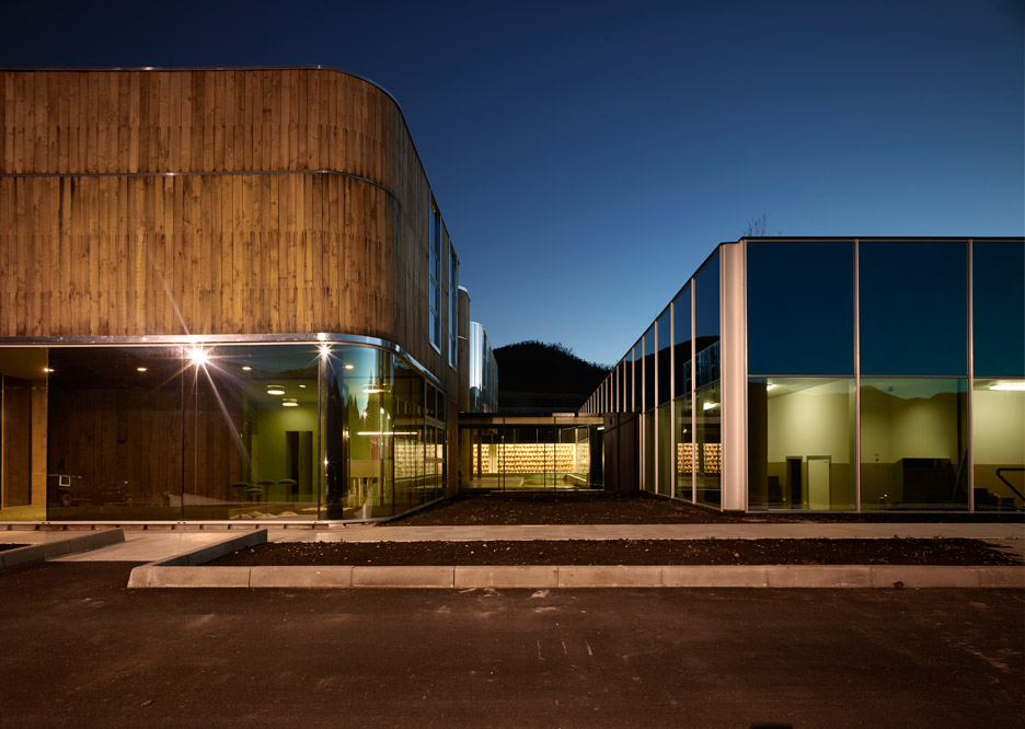 意大利乌姆布里亚绿色屋顶熏火腿工厂-16