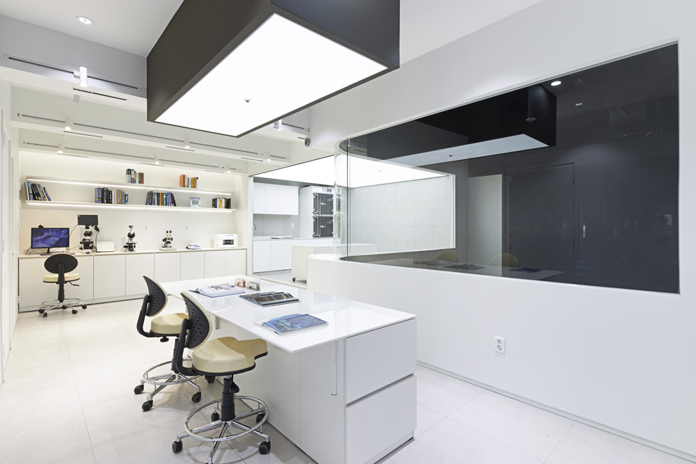 极简白调，25 平米的精致 COWA 展示空间-11