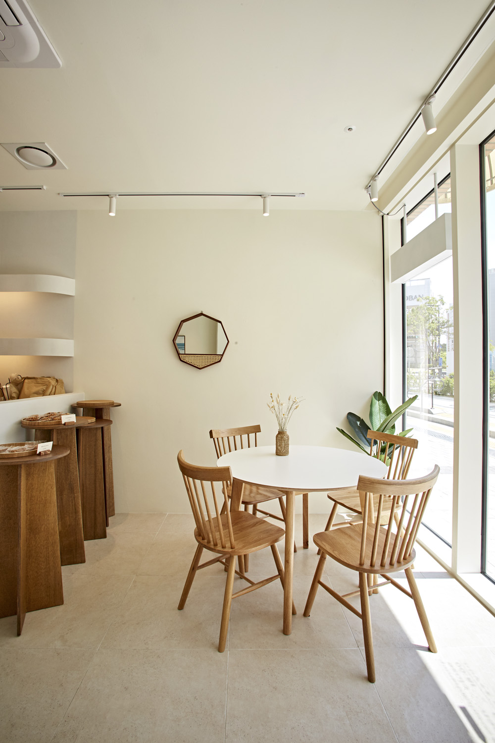 12 平极简咖啡馆设计，展现素雅氛围-11