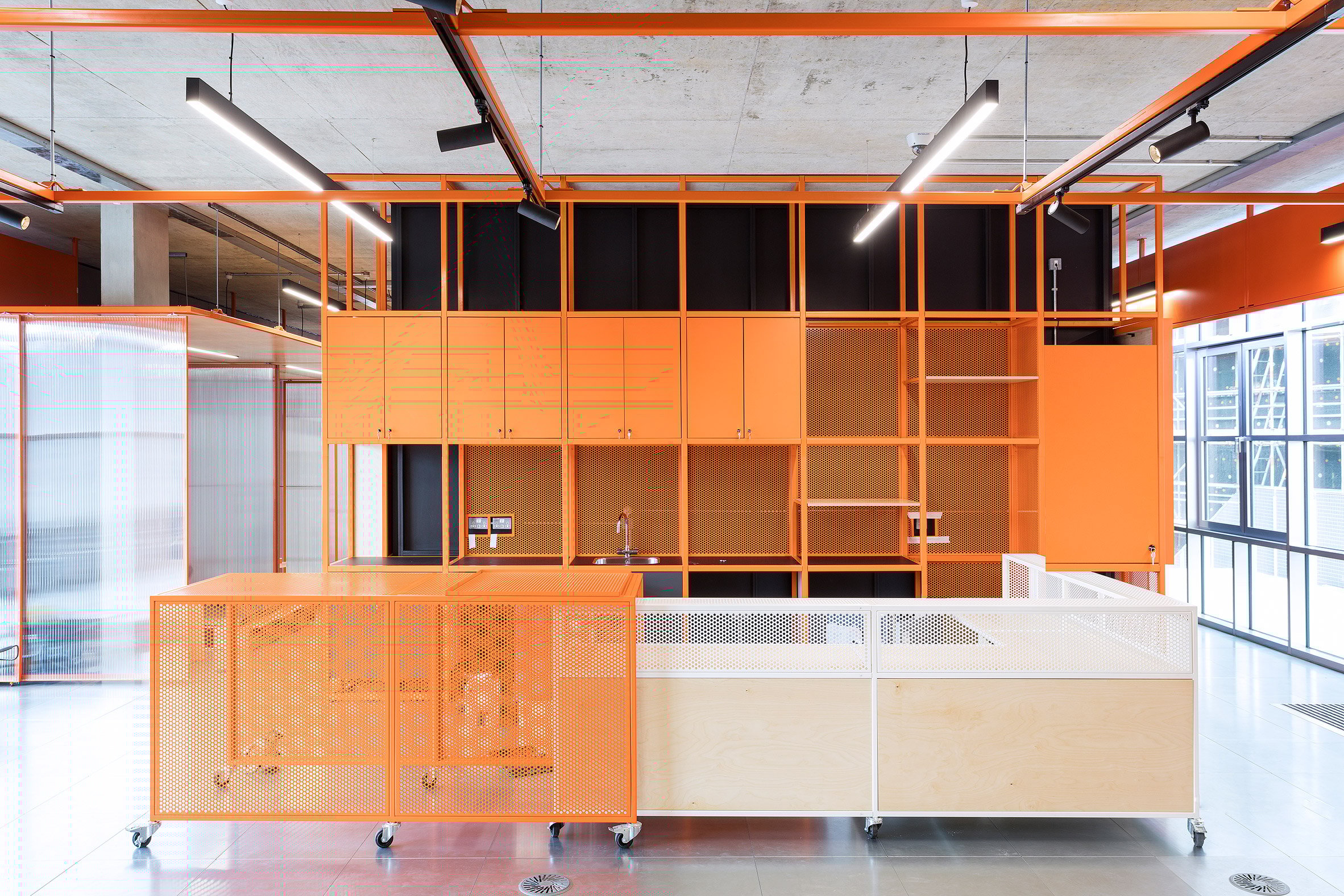 Ravensbourne 大学伦敦设计区建筑 | 反射式外立面与灵活空间-26