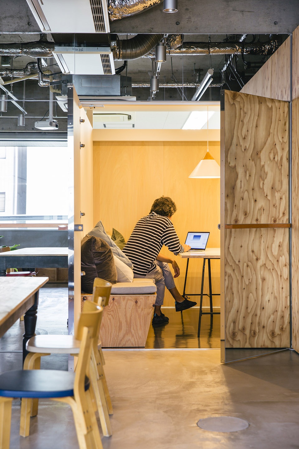 东京 Empath 办公空间——对比鲜明的开放性与私密性-10