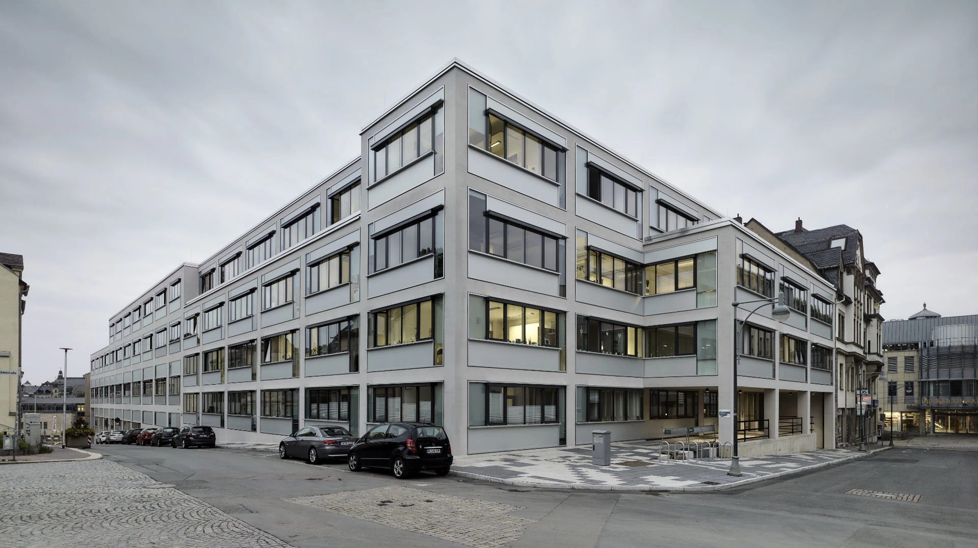 德国百年仓库变身现代办公空间-9