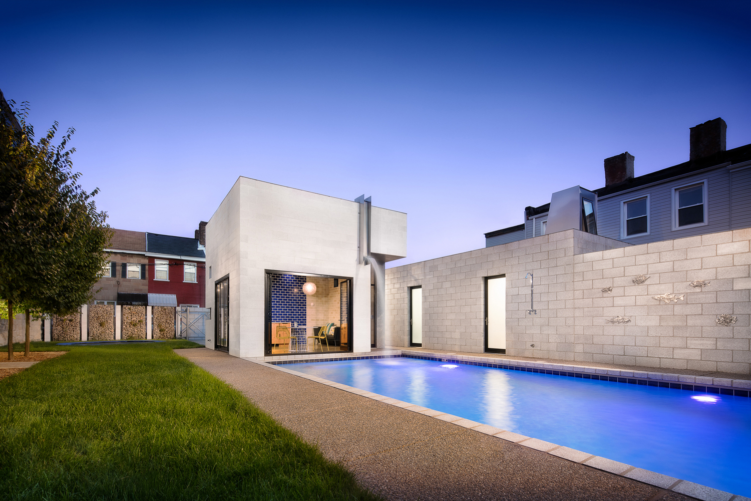 美国匹兹堡“南侧庭院房屋” | 泳池凉亭与多功能景观空间-12