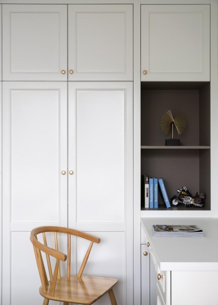 极简空间中的温润原木与神秘美感-22