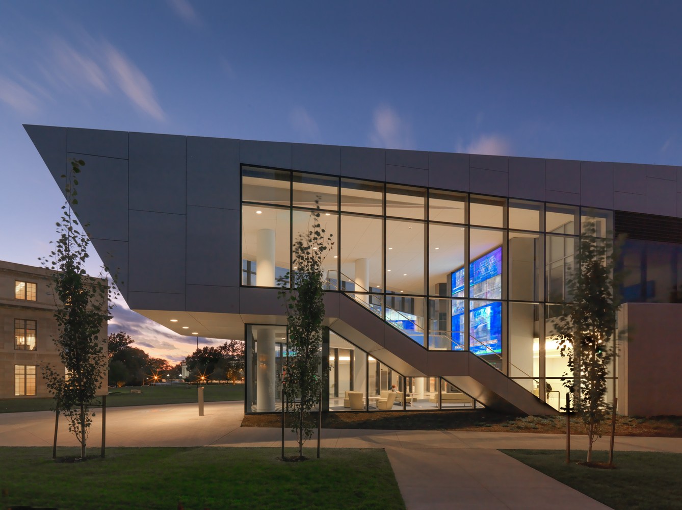 Case Western Reserve University 中心 | 绿色折叠式板结构,融合校园风光-29