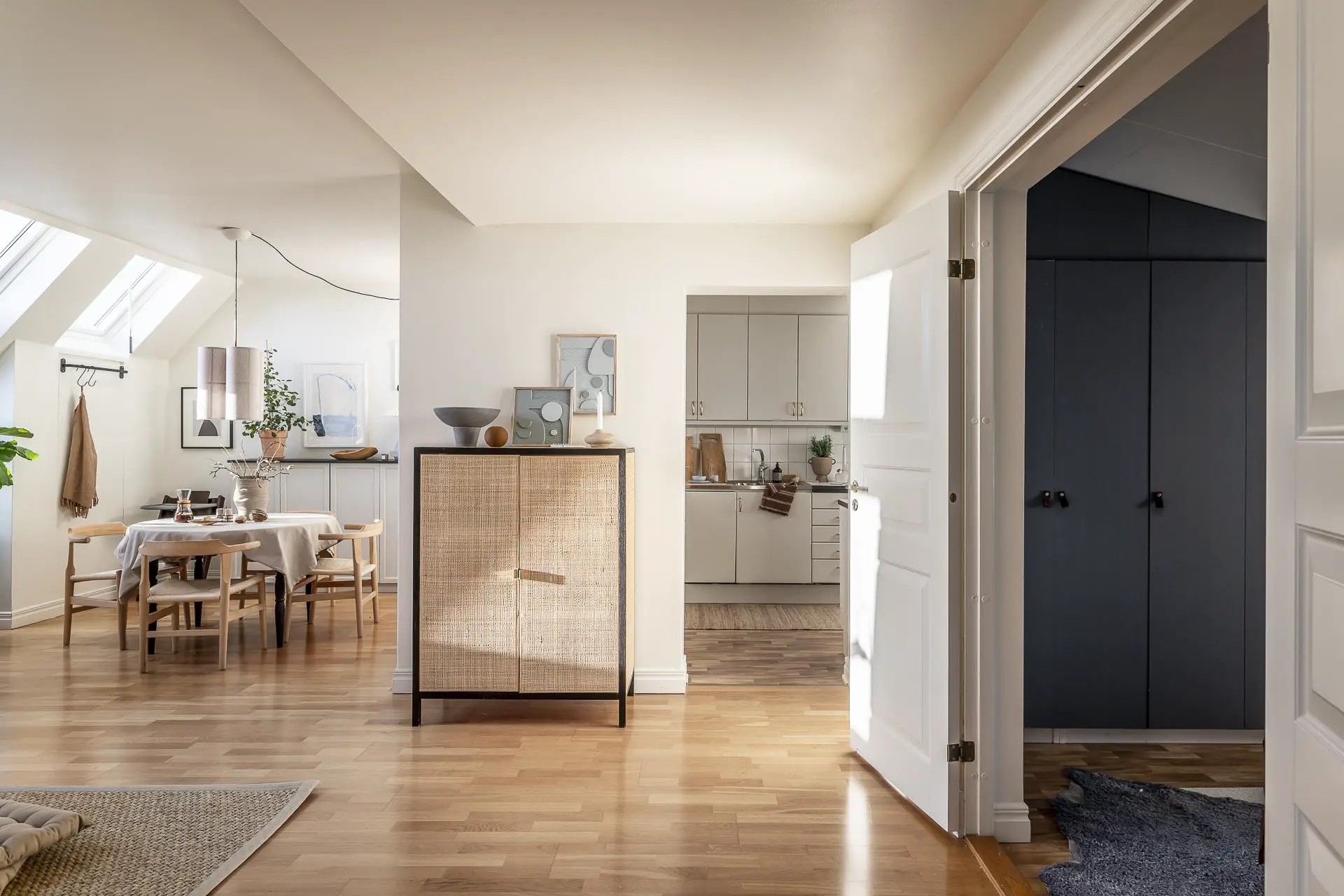 瑞典 1890 年老宅，75m2 明亮公寓的巧妙优化-11