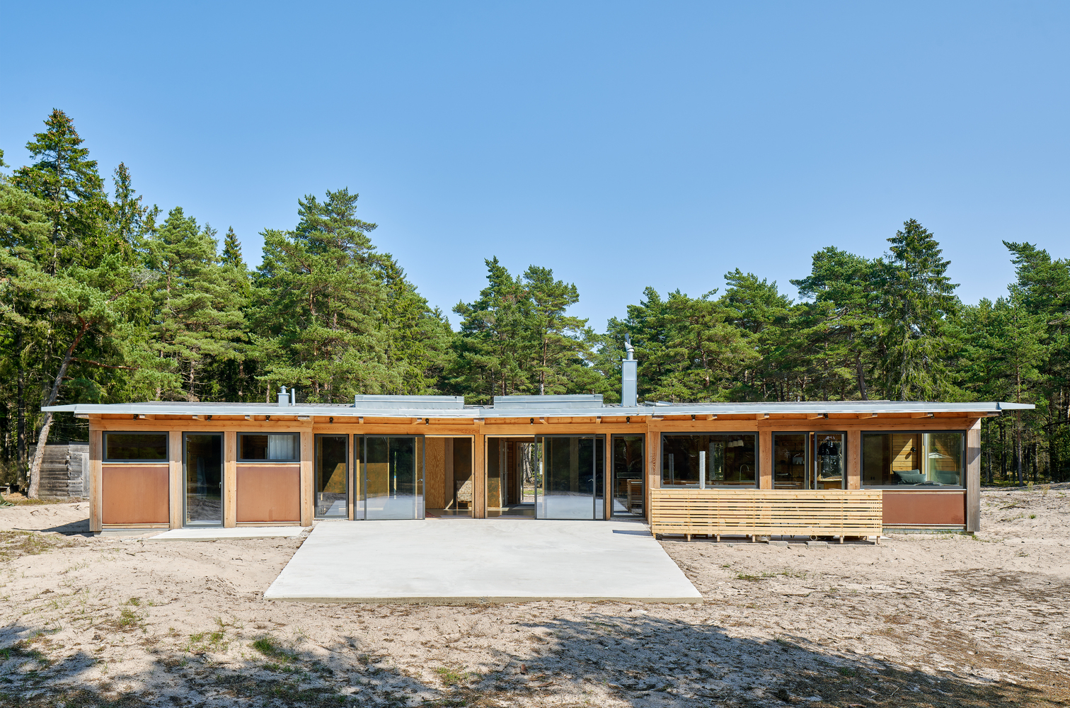 哥特兰海景度假屋 | 垂直木结构与大海的完美融合-45