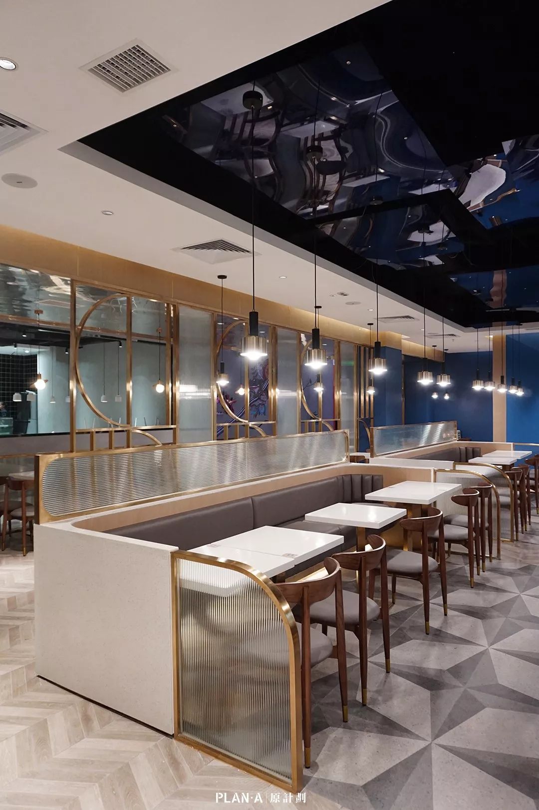 广州美林 M·LIVE 天地“点港点造”餐厅,蓝色主调展现创新精神-39