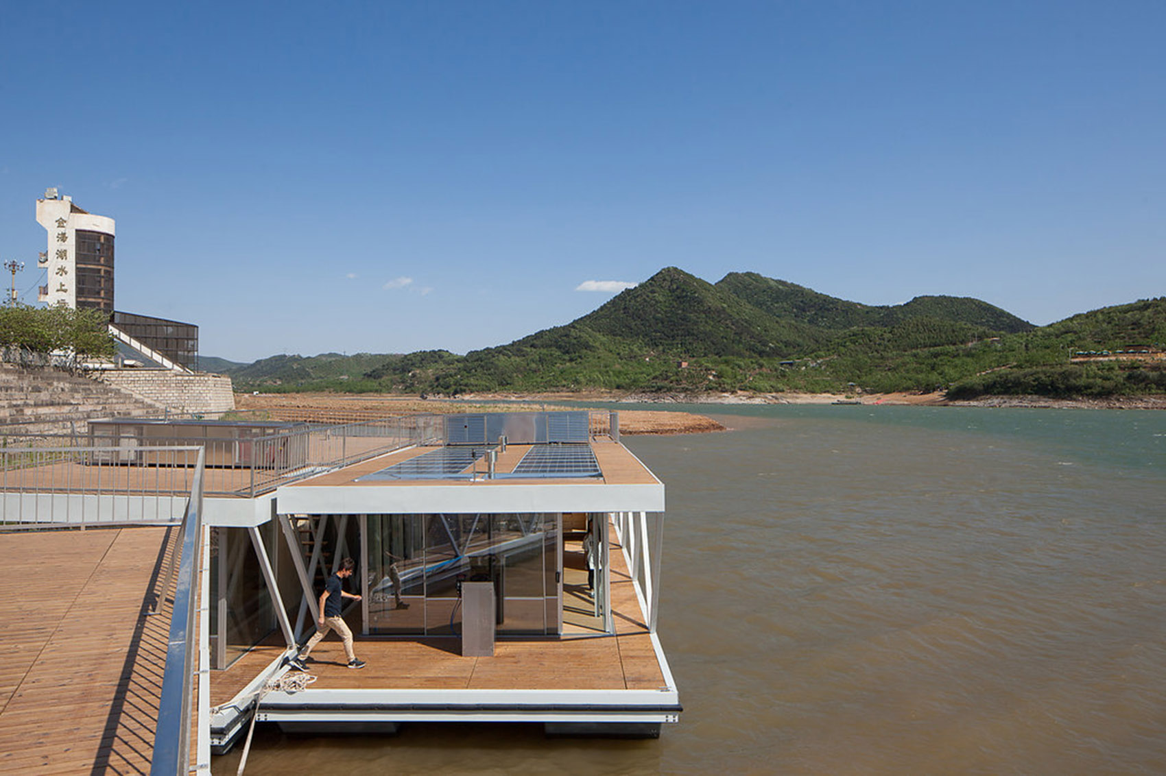 “漂浮之翼”度假船屋，中国 / FRIDAY-15