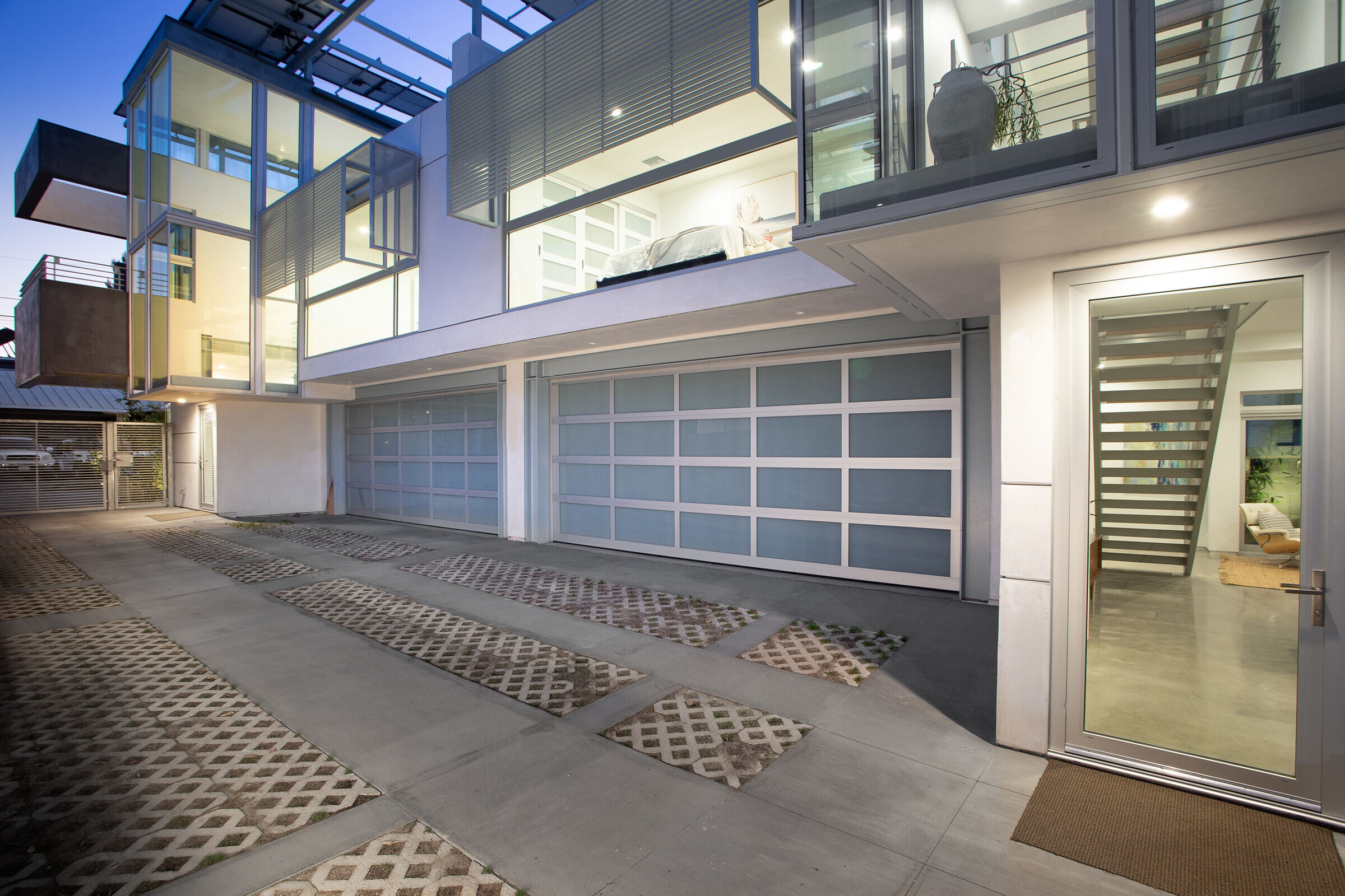 加州阳光下的三层豪华公寓丨美国丨Michael W. Folonis Architects-9