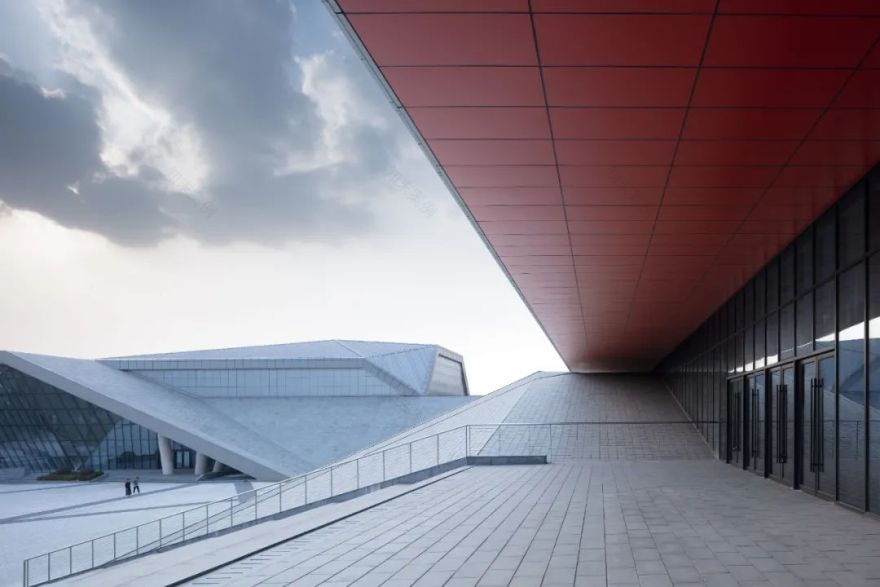 本土情感的广厦学院文体中心体育馆设计-53