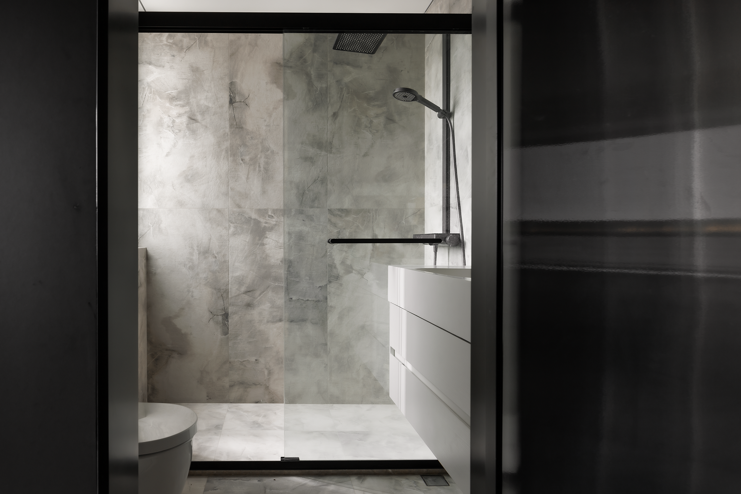 酷但“居家”,隐形收纳+“大平层”视野,无短板全能型暗调极简丨中国上海-73