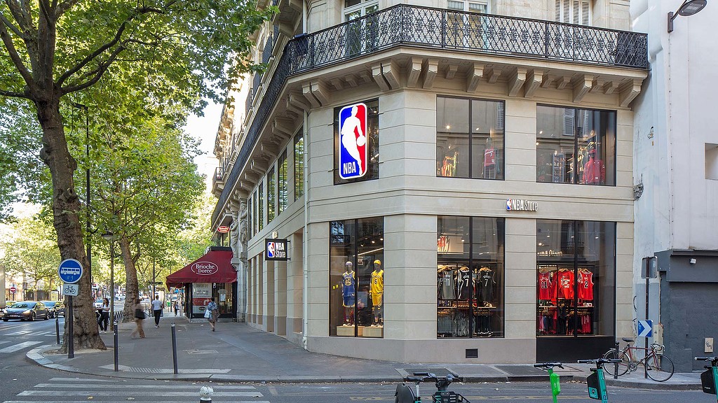 NBA 巴黎旗舰店 | 灵活多变的篮球主题空间-1