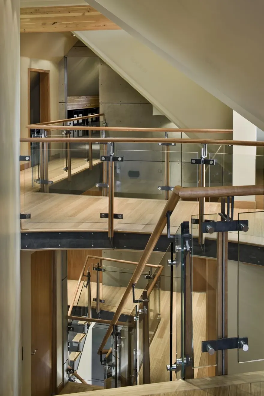 翻新改造的现代家庭别墅-27