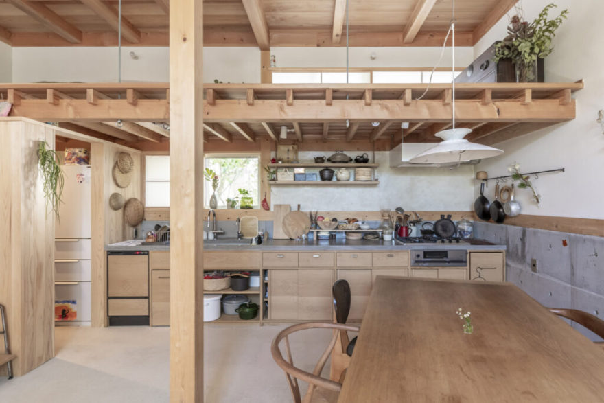 旗竿地に立つ店舗併用住宅 半地下につくったのは“景色”を見渡せ、落ち着く大空間 | Architecture | 100%LiFE-5