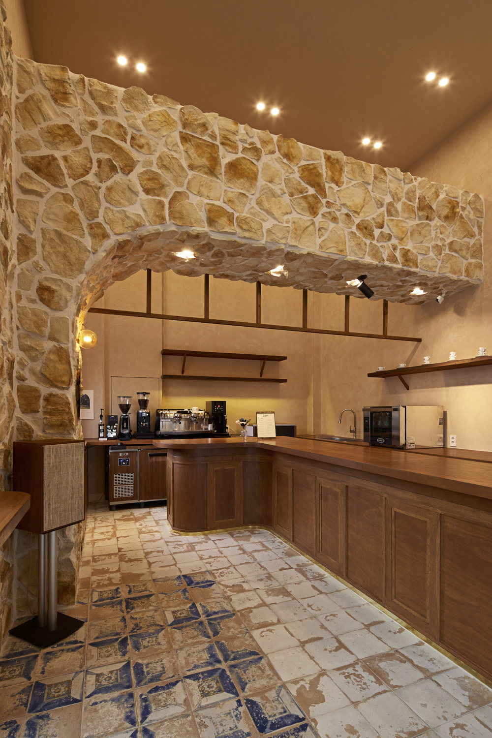 11 平米的精致咖啡厅 | 小巧而富有情调的室内设计-15