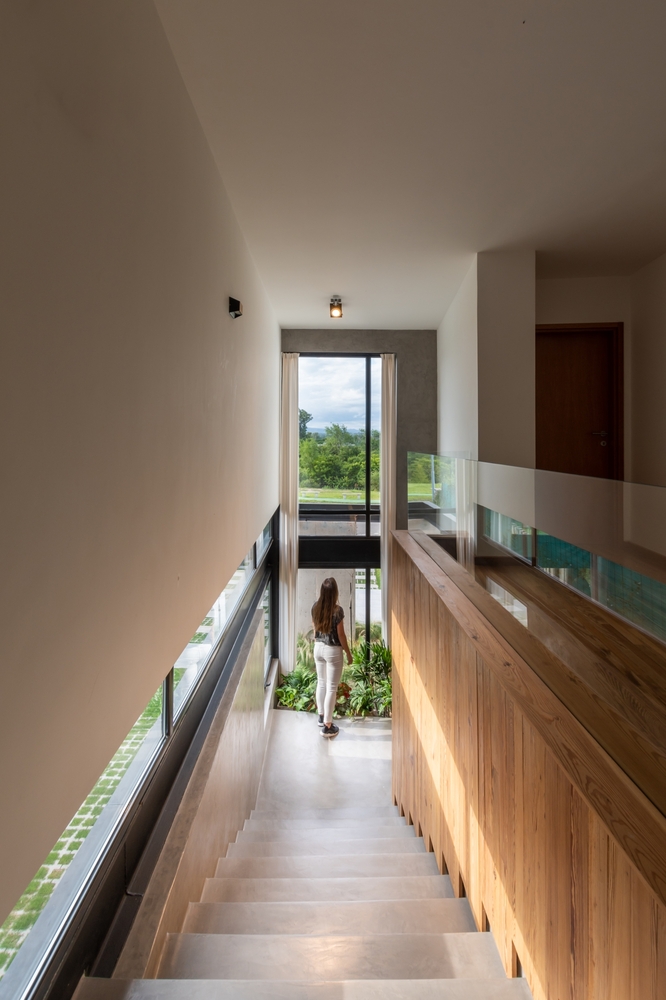 Concrete, cubic Cientocinco House create by JAMStudio arquitectos   Ivanna Cresta with a stunning blend of modernist looking and natural materials 混凝土，立方体的Cientocinco屋，由JAMstudio ArquArchtos伊万娜·克雷斯塔创造，融合了现代派的外观和天然的材料，令人叹为观止。-32